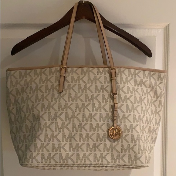 Michael Kors authentic tote - Picture 2 of 11